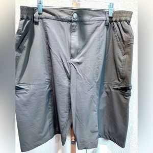 NWOT Men’s Cargo Shorts Size XL